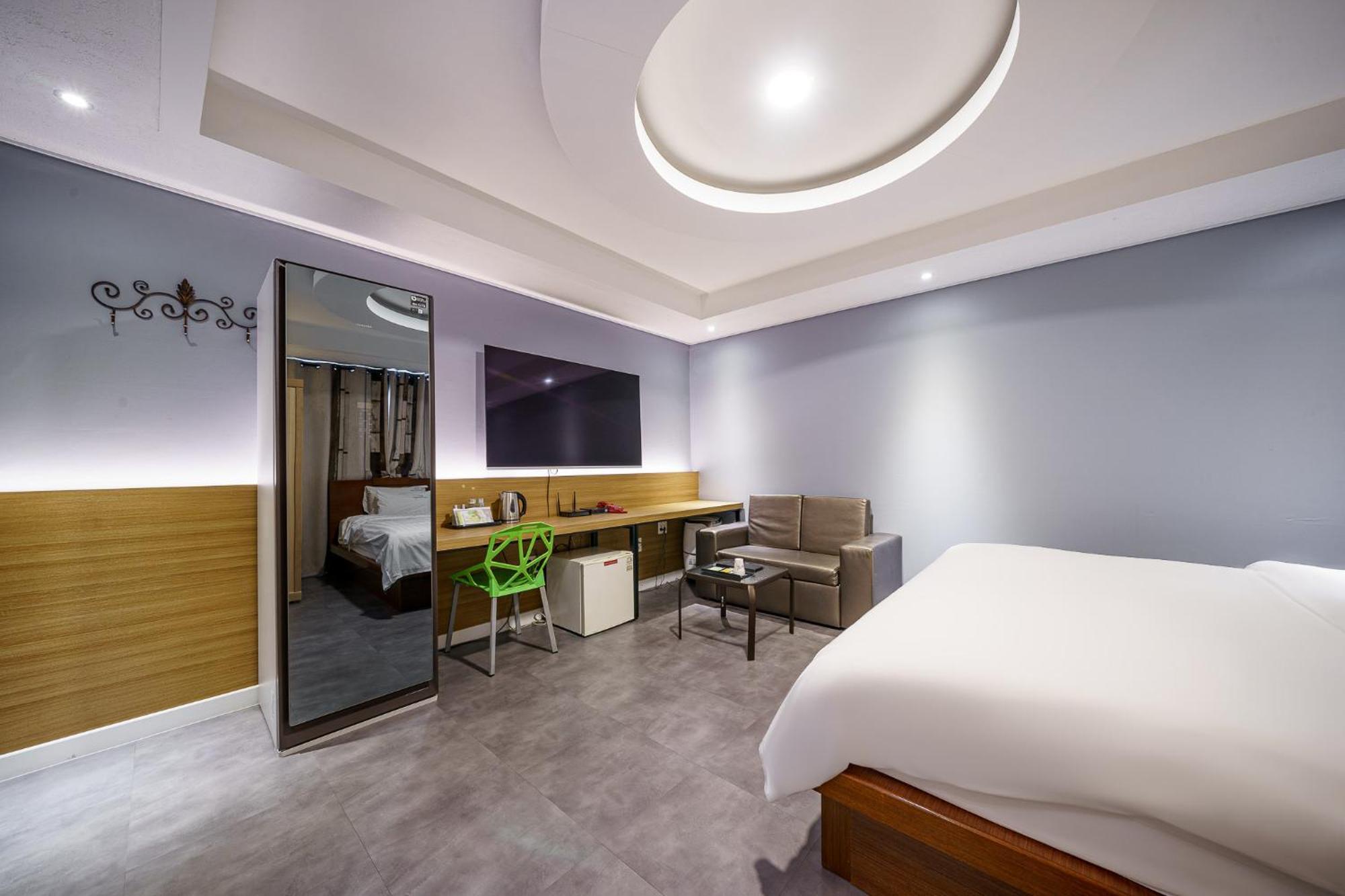 موكبو Hotel New Evergreen المظهر الخارجي الصورة